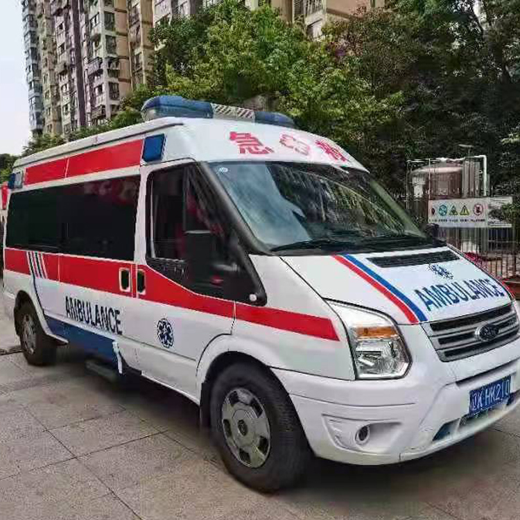 站前长途救护车护送病人返乡