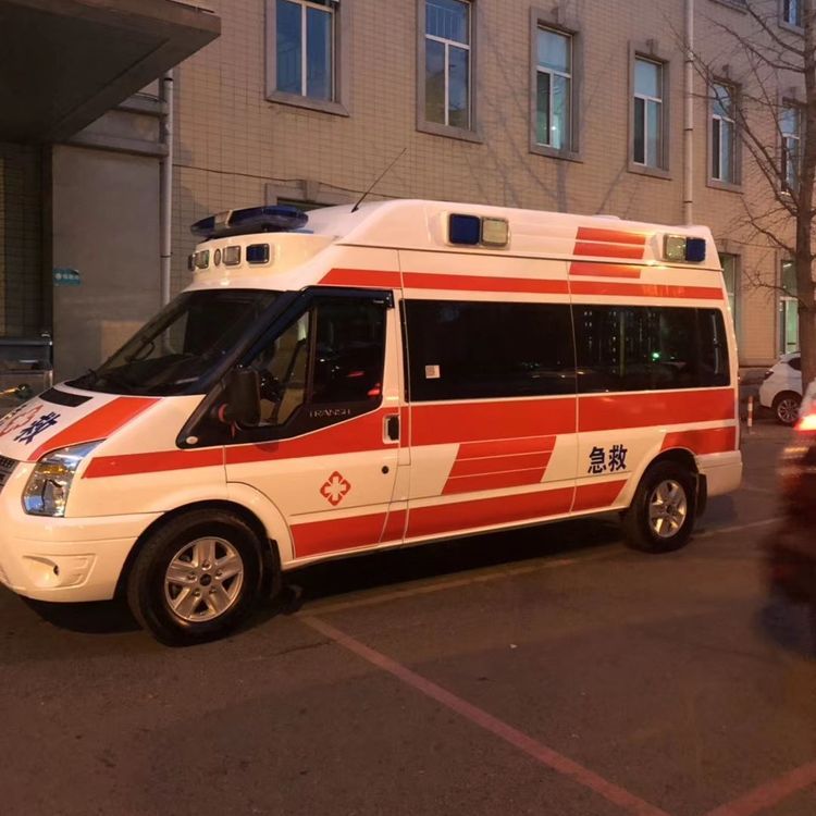 站前夜间租赁救护车护送病人转院：安全转运的 8 大核心注意事项